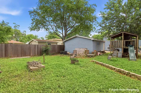 122 Hickory Street Mundelein IL 60060