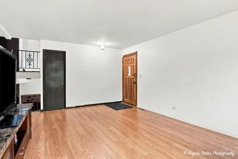 122 Hickory Street Mundelein IL 60060
