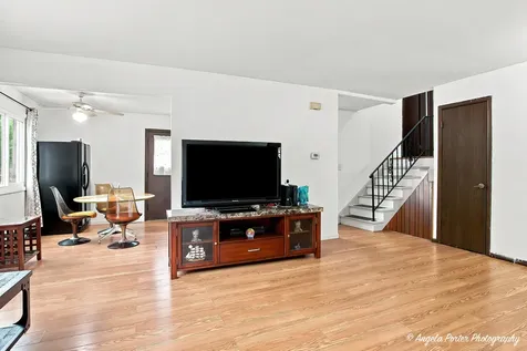 122 Hickory Street Mundelein IL 60060