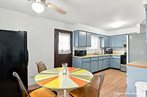 122 Hickory Street Mundelein IL 60060