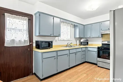 122 Hickory Street Mundelein IL 60060