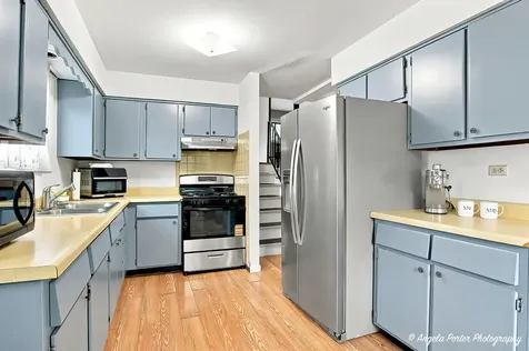 122 Hickory Street Mundelein IL 60060