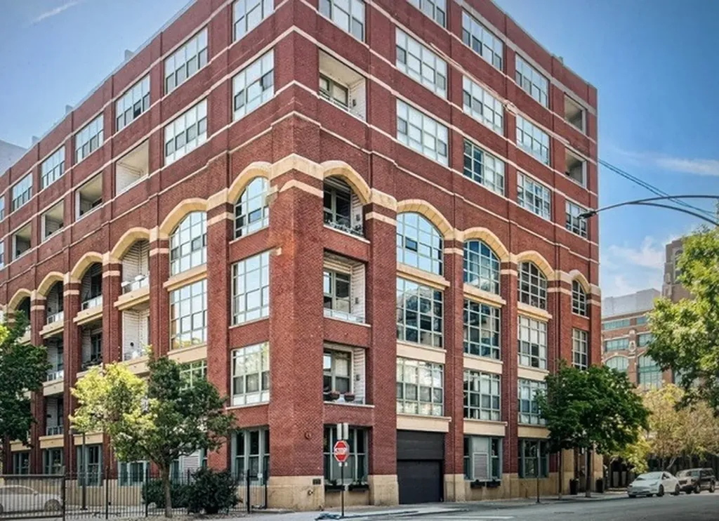 2001 South Calumet Avenue Chicago IL 60616