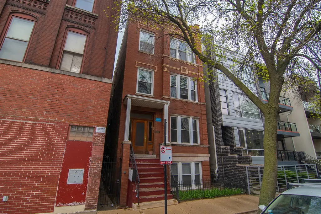 883 North Marshfield Avenue Chicago IL 60622