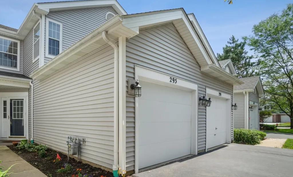 295 Hunterdon Court Schaumburg IL 60194