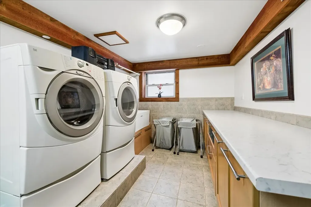 5725 North Sacramento Avenue N Chicago IL 60659