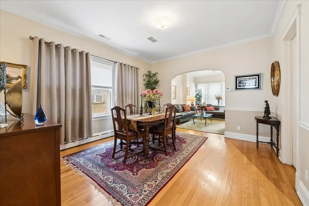 5725 North Sacramento Avenue N Chicago IL 60659