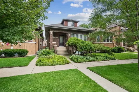 5725 North Sacramento Avenue N Chicago IL 60659
