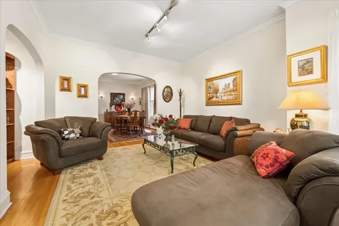 5725 North Sacramento Avenue N Chicago IL 60659