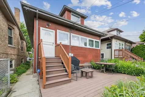 5725 North Sacramento Avenue N Chicago IL 60659