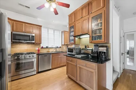 5725 North Sacramento Avenue N Chicago IL 60659