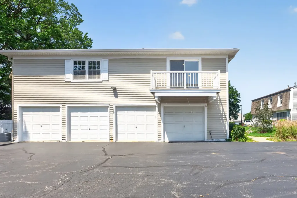 1370 Woodcutter Lane Wheaton IL 60189