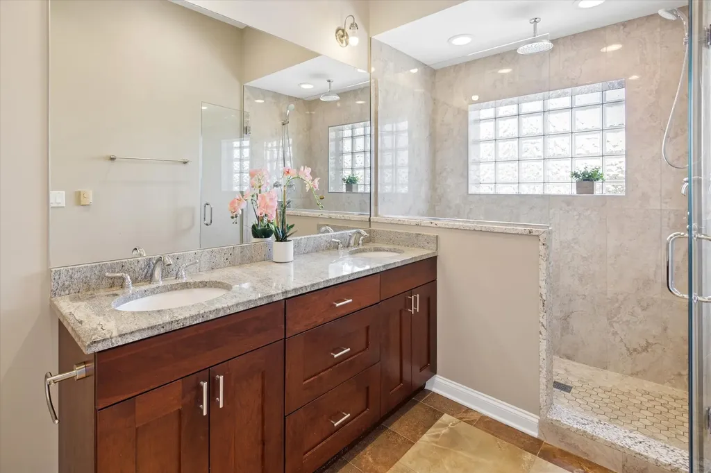 2930 North Elston Avenue Chicago IL 60618