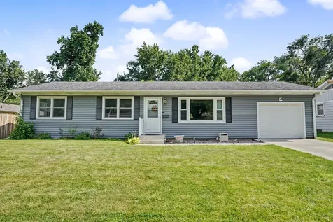 430 27TH Avenue East Moline IL 61244