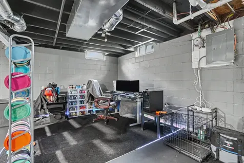 430 27TH Avenue East Moline IL 61244