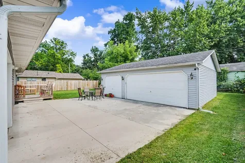 430 27TH Avenue East Moline IL 61244
