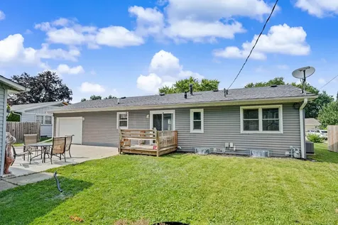 430 27TH Avenue East Moline IL 61244