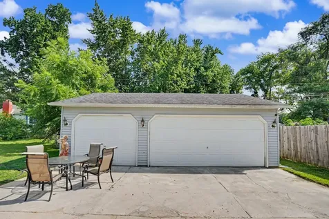430 27TH Avenue East Moline IL 61244