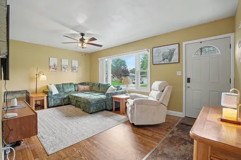 430 27TH Avenue East Moline IL 61244