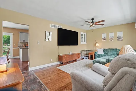 430 27TH Avenue East Moline IL 61244