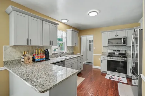 430 27TH Avenue East Moline IL 61244