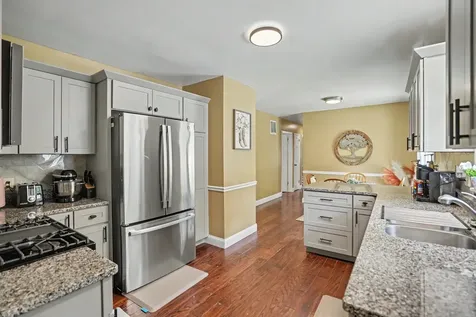 430 27TH Avenue East Moline IL 61244