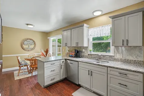 430 27TH Avenue East Moline IL 61244