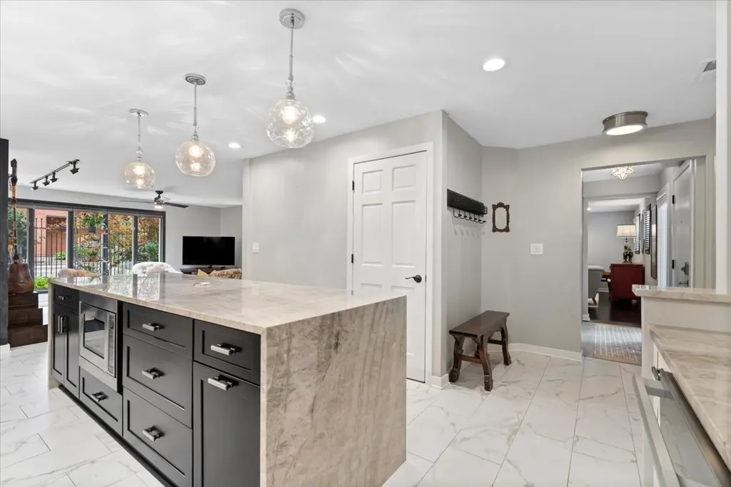 945 South Park Terrace Chicago IL 60605