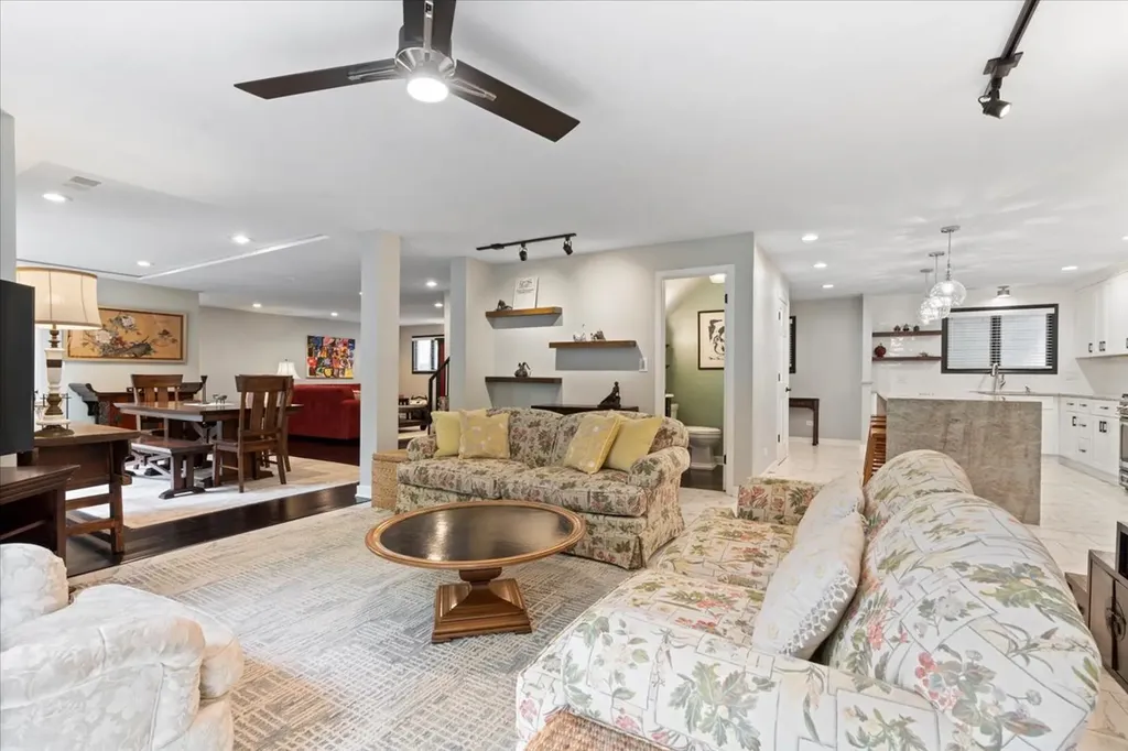 945 South Park Terrace Chicago IL 60605