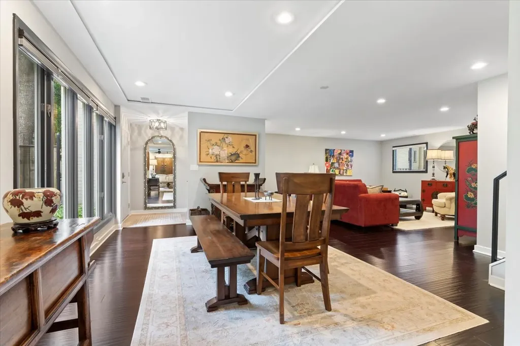 945 South Park Terrace Chicago IL 60605