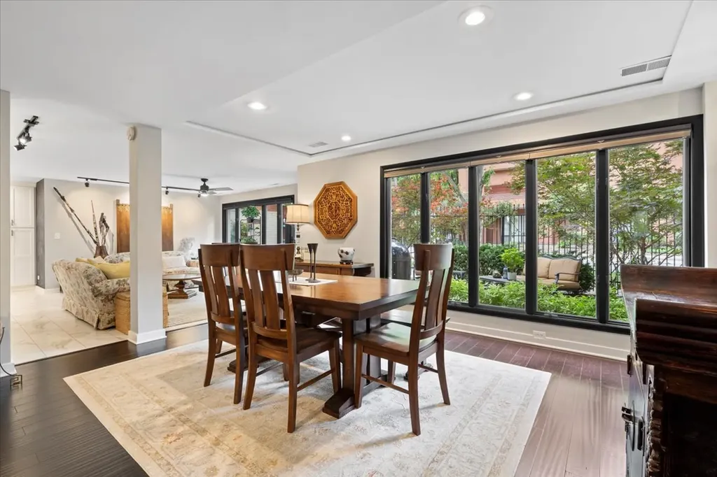 945 South Park Terrace Chicago IL 60605