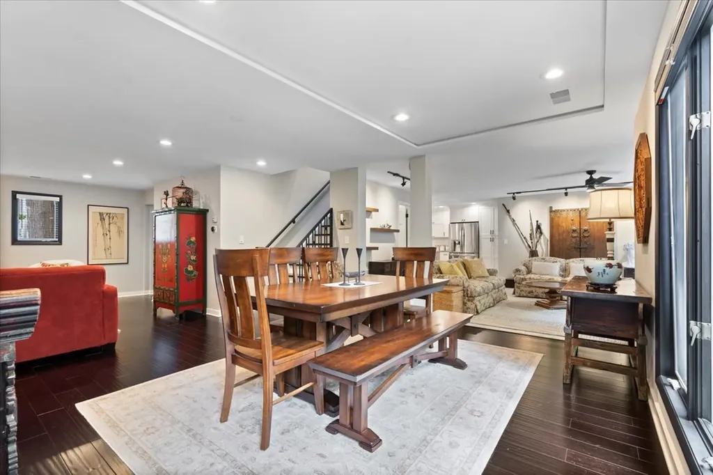 945 South Park Terrace Chicago IL 60605