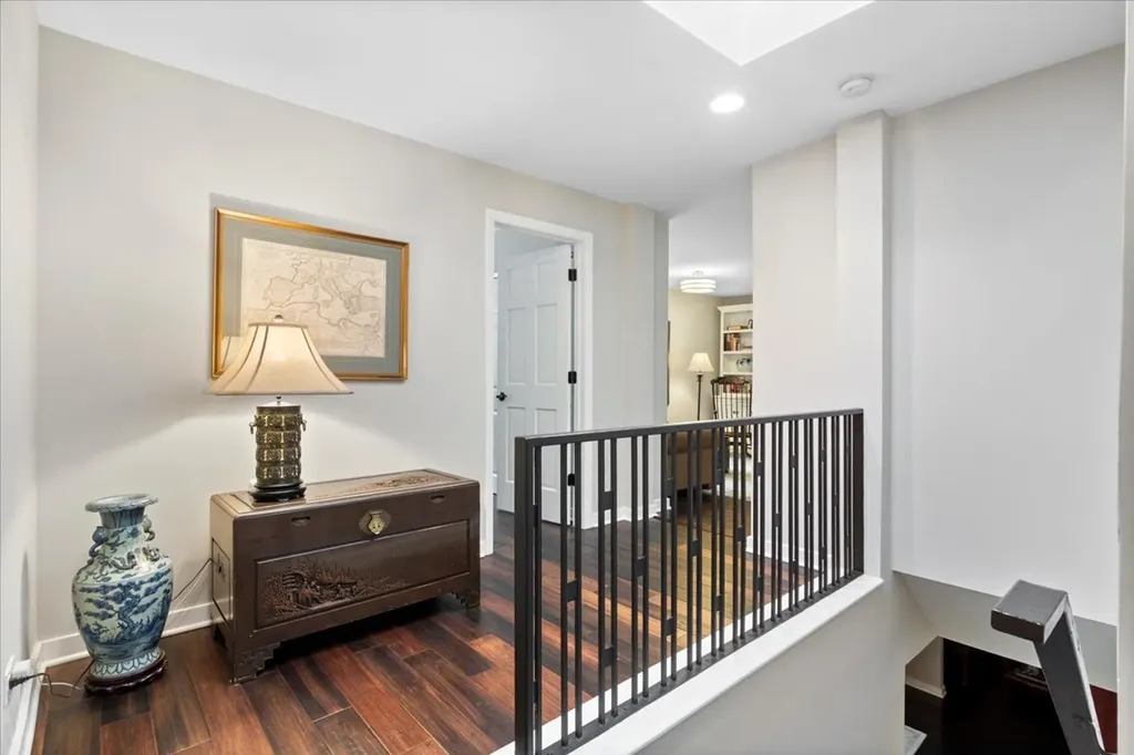 945 South Park Terrace Chicago IL 60605