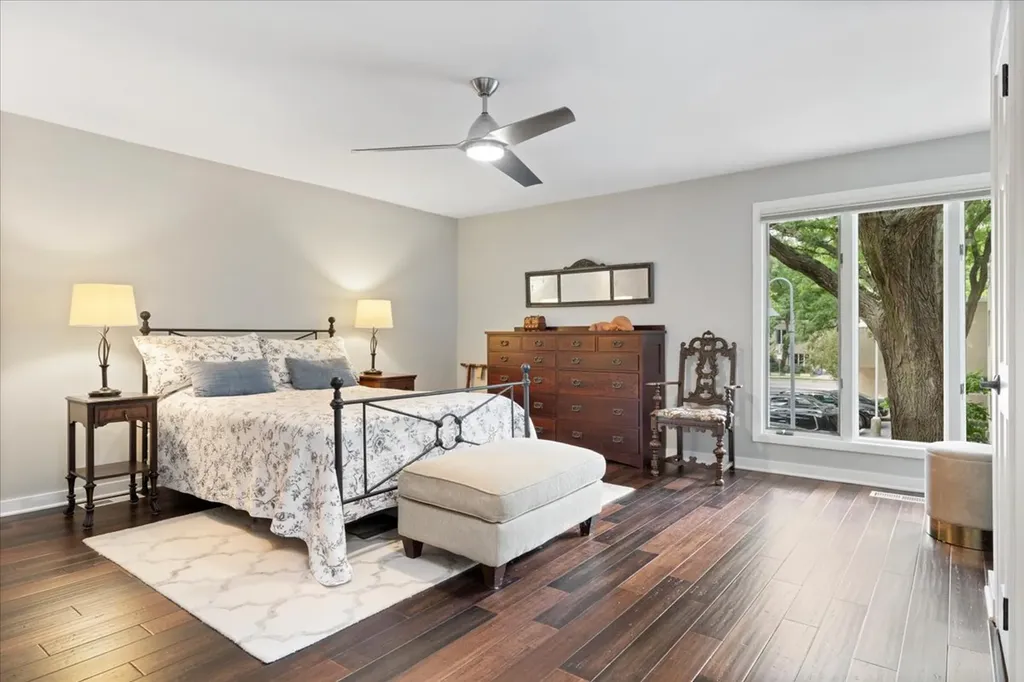 945 South Park Terrace Chicago IL 60605