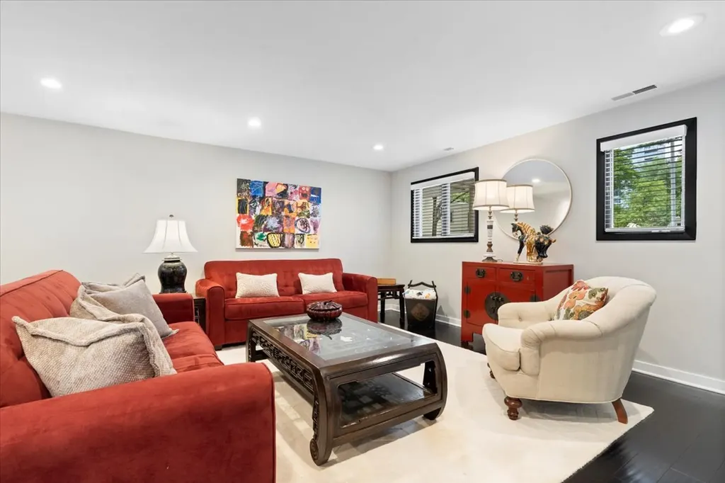 945 South Park Terrace Chicago IL 60605