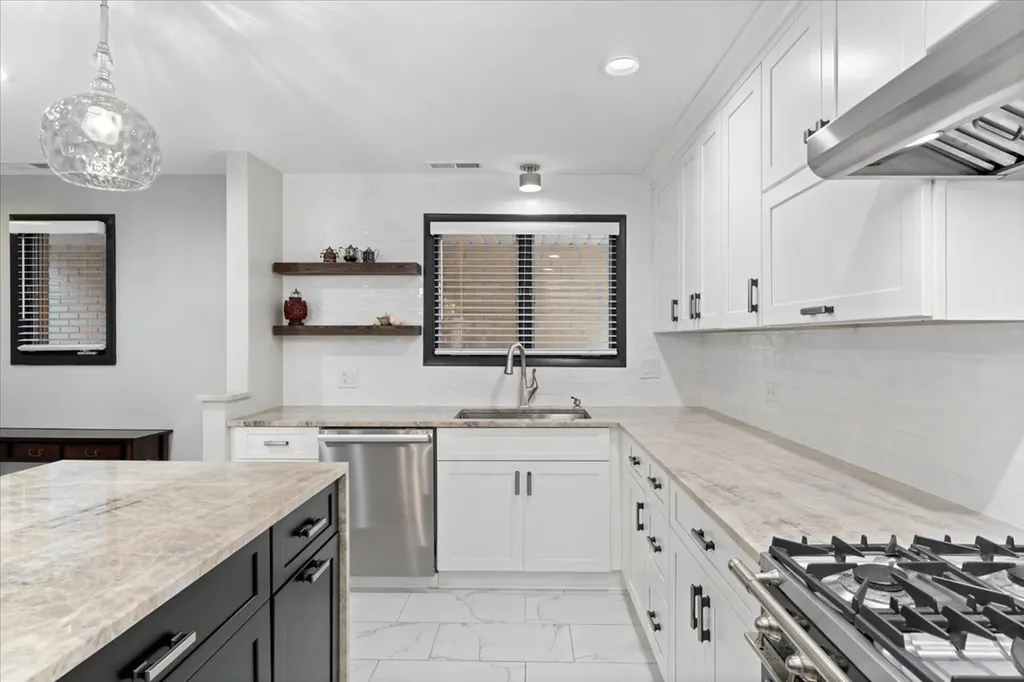 945 South Park Terrace Chicago IL 60605