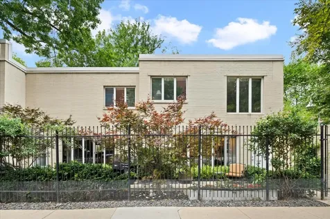 945 South Park Terrace Chicago IL 60605