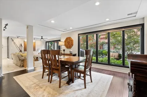 945 South Park Terrace Chicago IL 60605