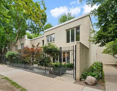 945 South Park Terrace Chicago IL 60605