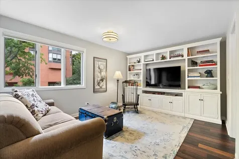 945 South Park Terrace Chicago IL 60605
