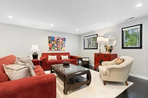 945 South Park Terrace Chicago IL 60605