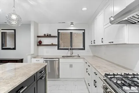 945 South Park Terrace Chicago IL 60605