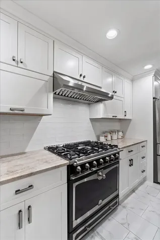 945 South Park Terrace Chicago IL 60605