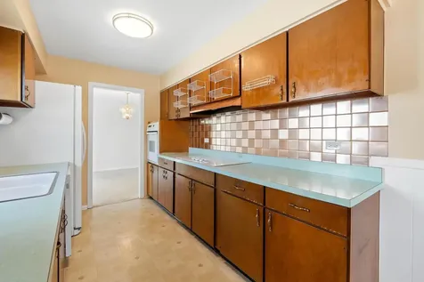 818 Leahy Circle Des Plaines IL 60016