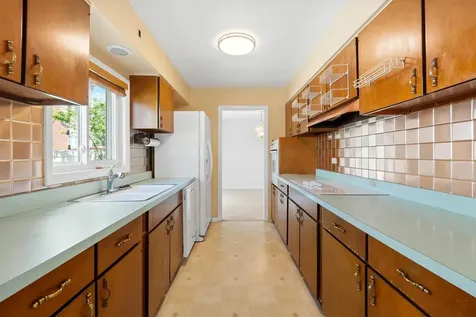 818 Leahy Circle Des Plaines IL 60016