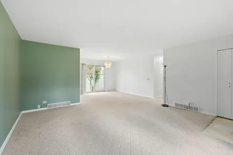 818 Leahy Circle Des Plaines IL 60016