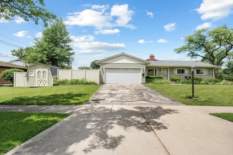 818 Leahy Circle Des Plaines IL 60016