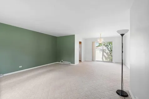 818 Leahy Circle Des Plaines IL 60016