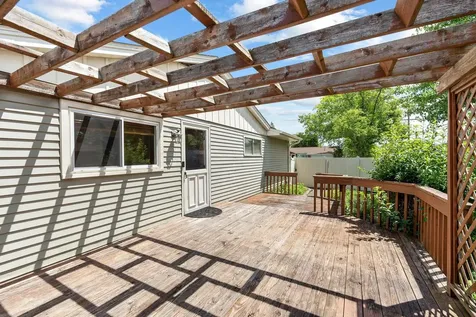 818 Leahy Circle Des Plaines IL 60016