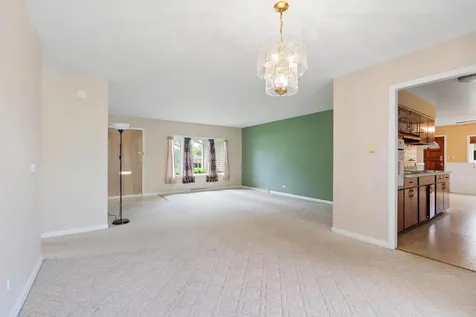818 Leahy Circle Des Plaines IL 60016